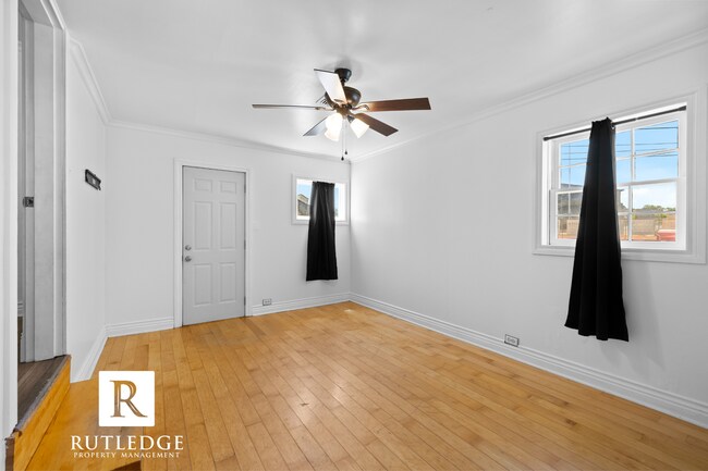 Building Photo - 307 Monroe St