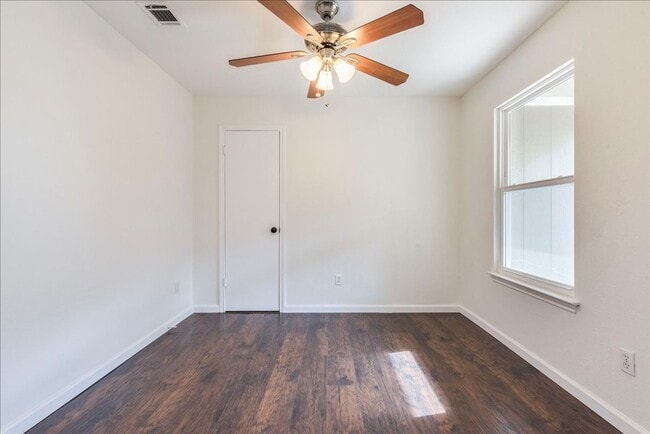 Building Photo - 6018 Baton Rouge Dr