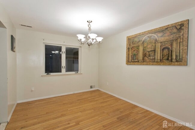 Building Photo - 410 Johnstone St