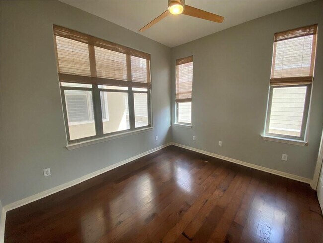 Building Photo - 1115 Kinney Ave