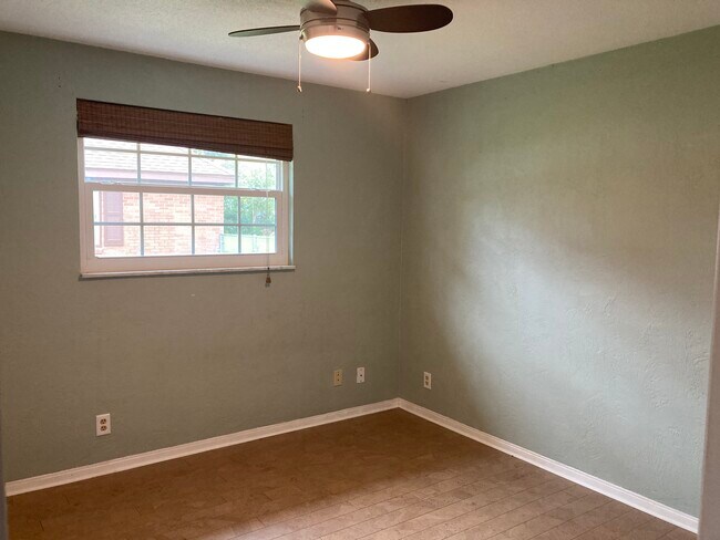 Building Photo - 22 Oakmont Cir