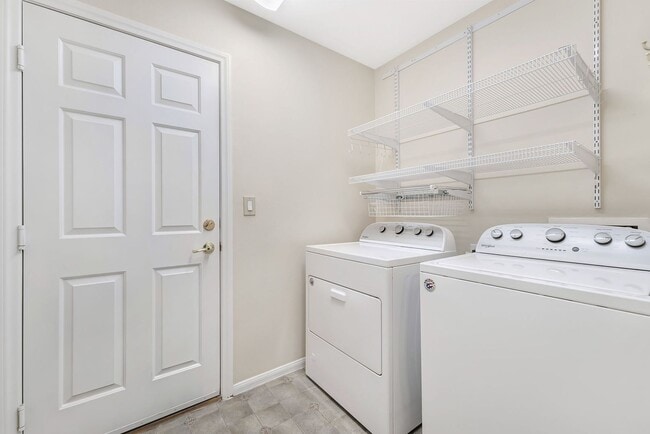 Building Photo - 3 BEDROOM SINGLE STORY IN HENDERSON!