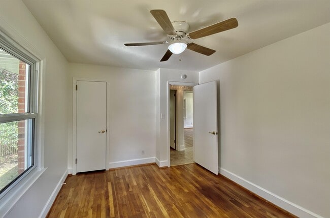 Building Photo - 648 Linfield Dr