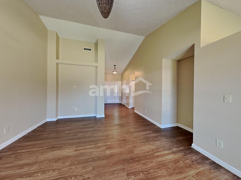 Building Photo - 6104 Lake Freeman Dr