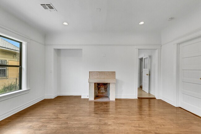 Building Photo - 1492 W 28th St