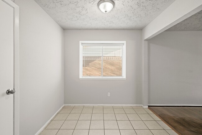 Building Photo - 24030 Silversmith Ln