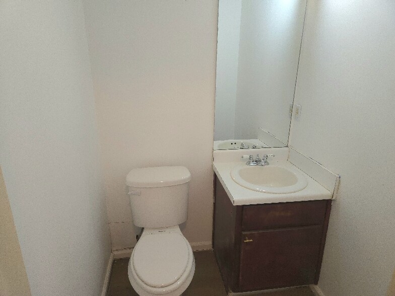 Building Photo - 402 N 12th St