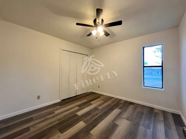 Building Photo - 410 S El Cajon Cir
