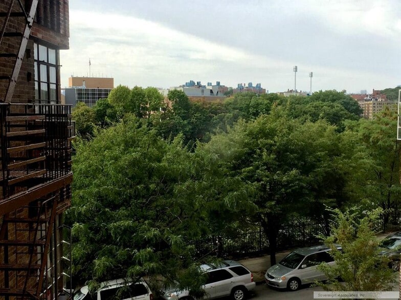 Building Photo - 135 W 225th St