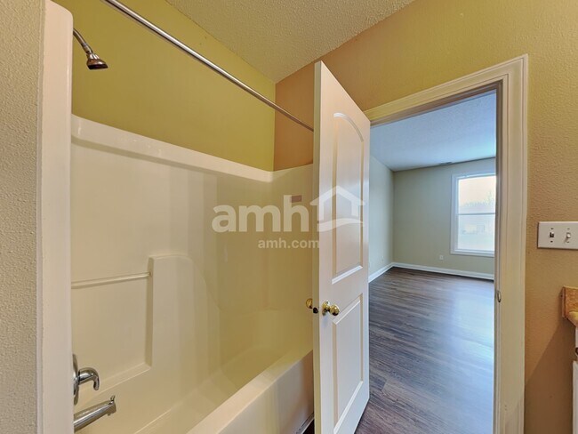 Building Photo - 5902 Cabot Dr