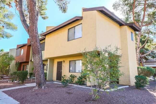 Building Photo - FULLY Remodeled 3-Bedroom Townhouse
