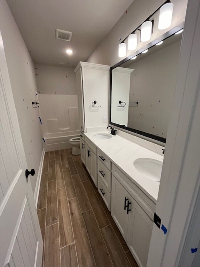 Building Photo - Beautiful Executive home in Hammock Bay with fenced backyard