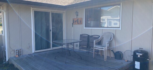 Building Photo - Clinton Dr