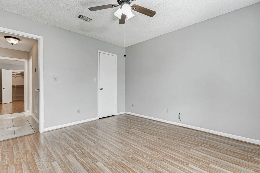 Building Photo - 2511 Planters Row