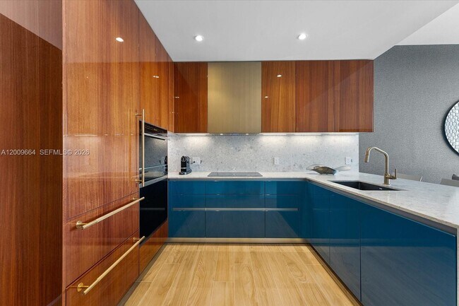 Building Photo - 2678 Tigertail Ave