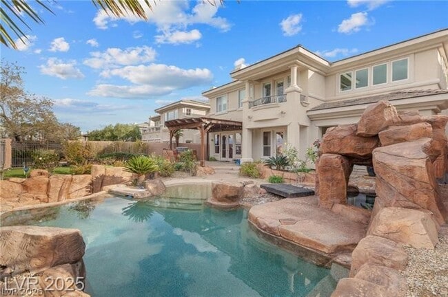 Building Photo - 425 Pinnacle Heights Ln