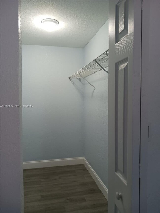 Building Photo - 405 Gardens Dr