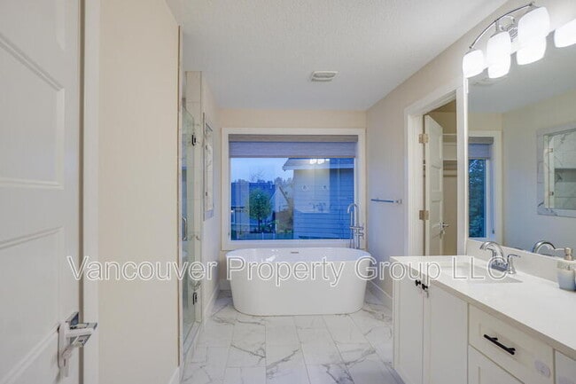 Building Photo - 6604 NE 107th St