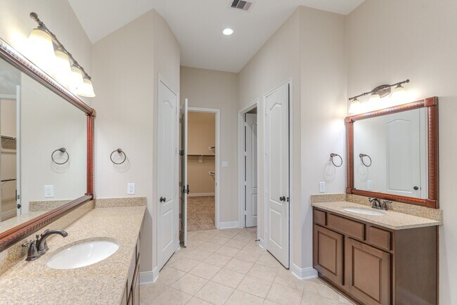 Building Photo - 34 Danby Place