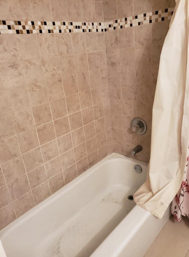 Building Photo - 4222 Inverrary Blvd