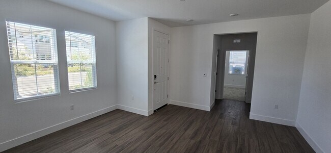 Building Photo - Lathrop - Gorgeous 5 Bedroom 3 Bathroom Home