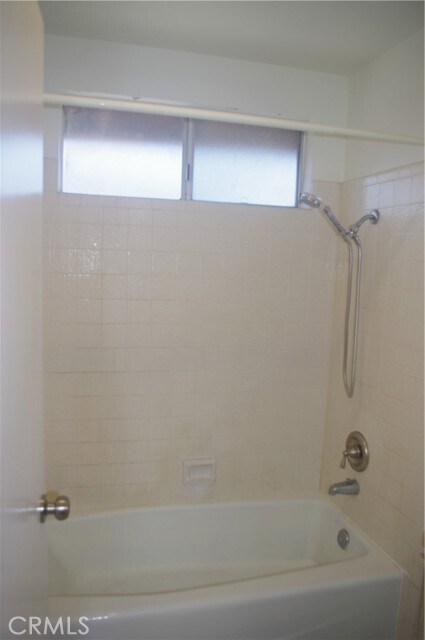 Building Photo - 5548 Welland Ave