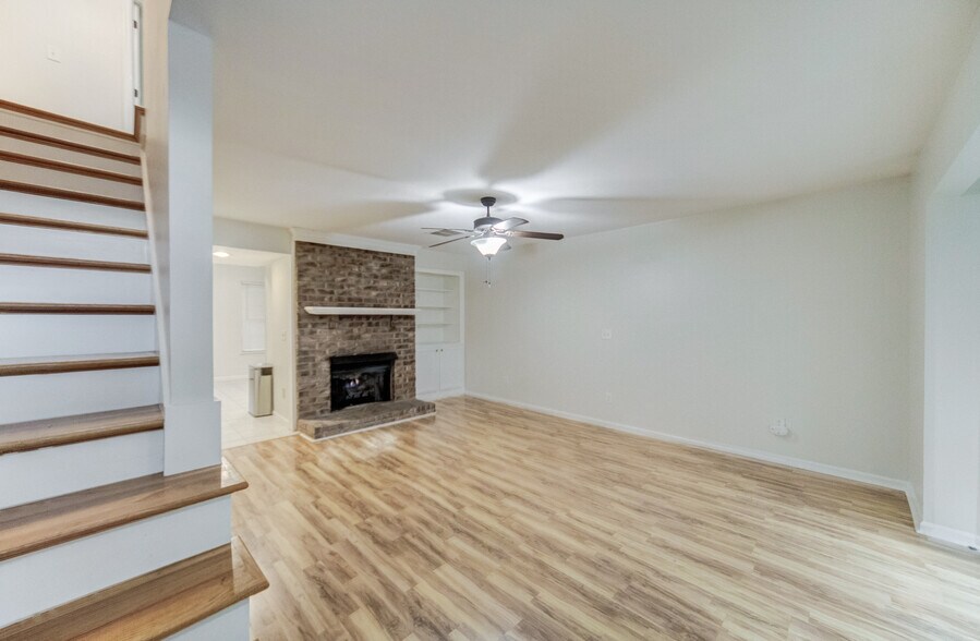 Building Photo - 250 Sanders Ferry Rd