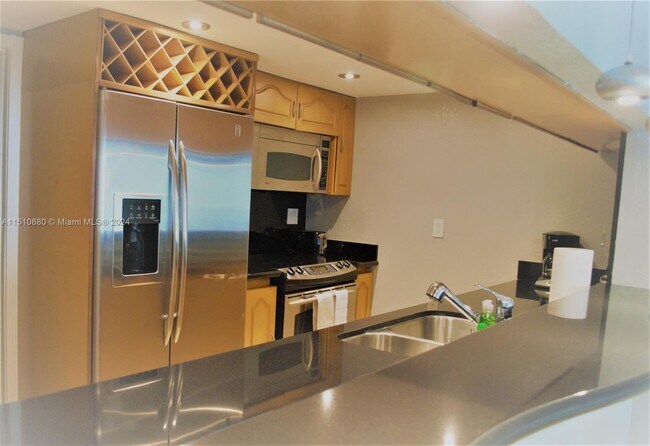 Building Photo - 1717 N Bayshore Dr