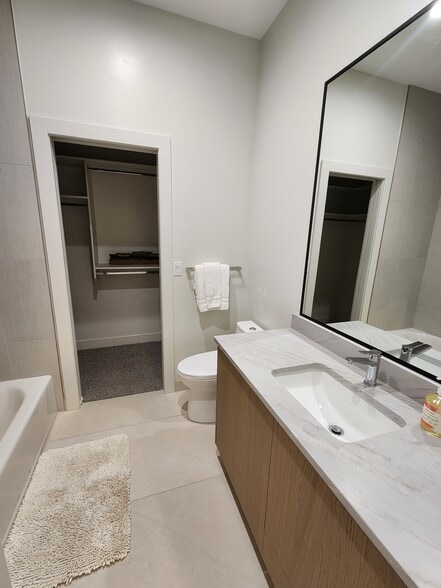 Building Photo - 550 E 4525 N