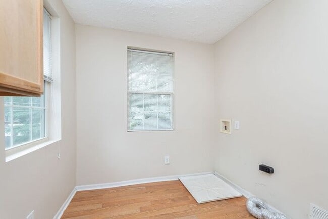 Building Photo - Beautiful Home near Downtown Noblesville