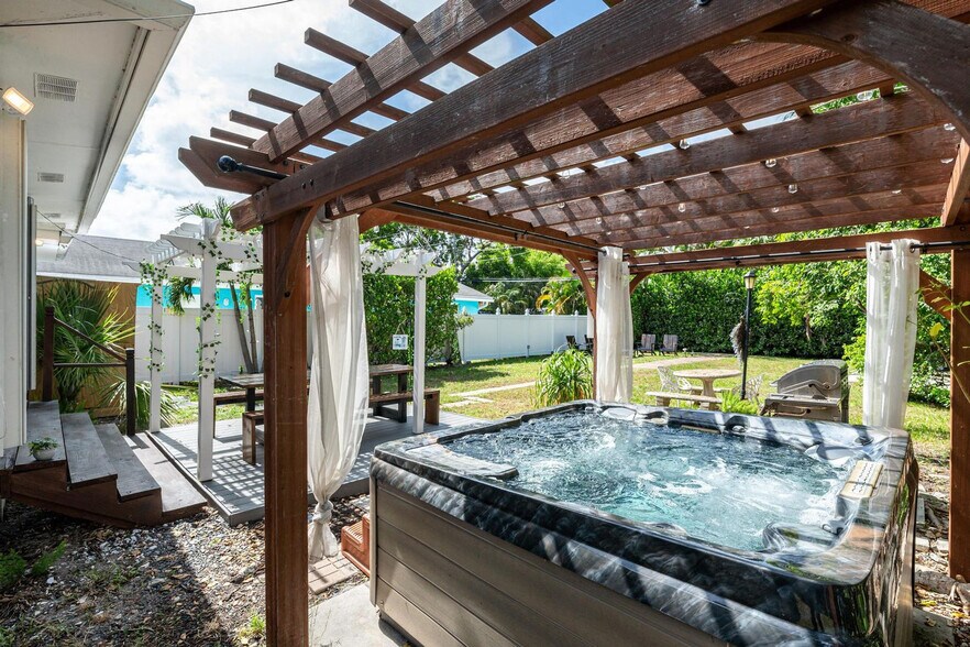 Building Photo - 1315 SW 30th St