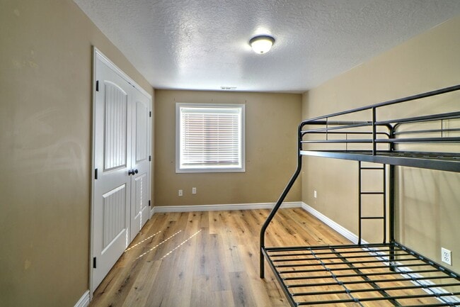 Building Photo - Traverse Mountain Pet Friendly Home.