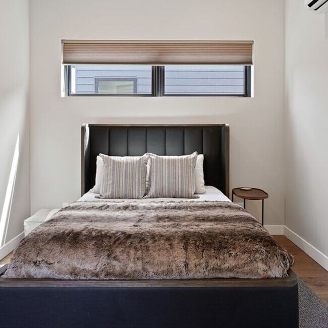 Building Photo - Modern Luxury and Prime Location: Fully Furnished 2 Bed 2 Bath Home with Hot Tub