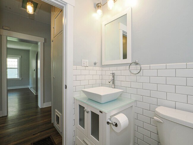 Building Photo - 2 Bedroom, 1 Bathroom American Fork Home