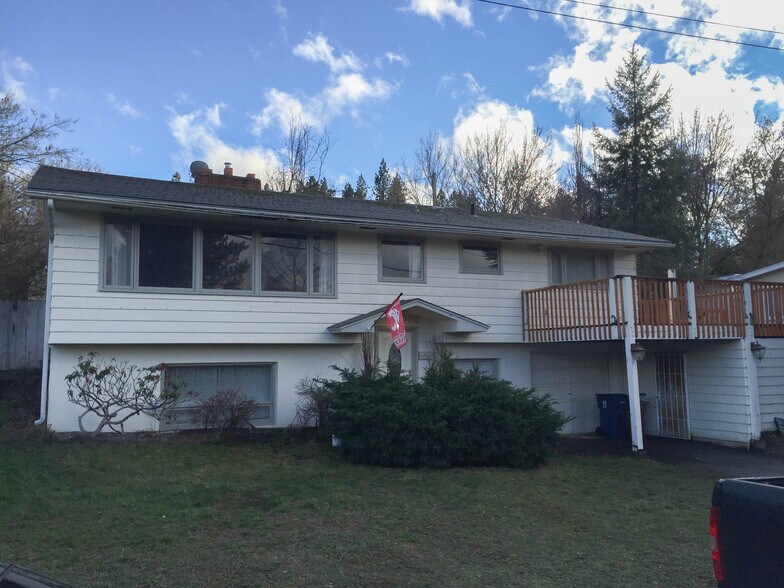 Front - 3512 East Ben Burr Boulevard