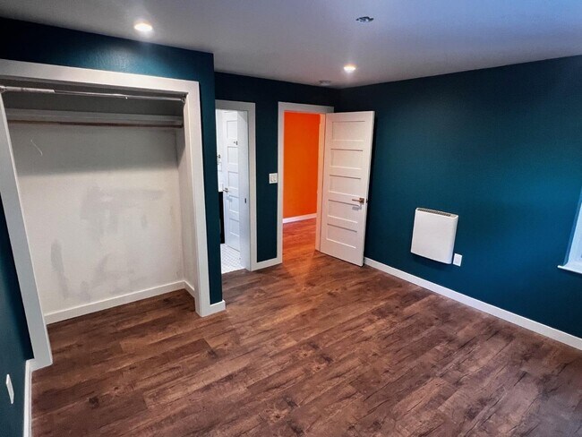 Building Photo - 1157 Manzanita Dr