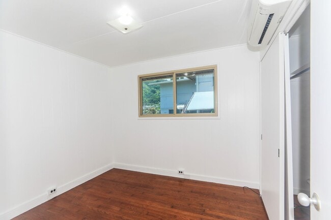 Building Photo - BK-1520