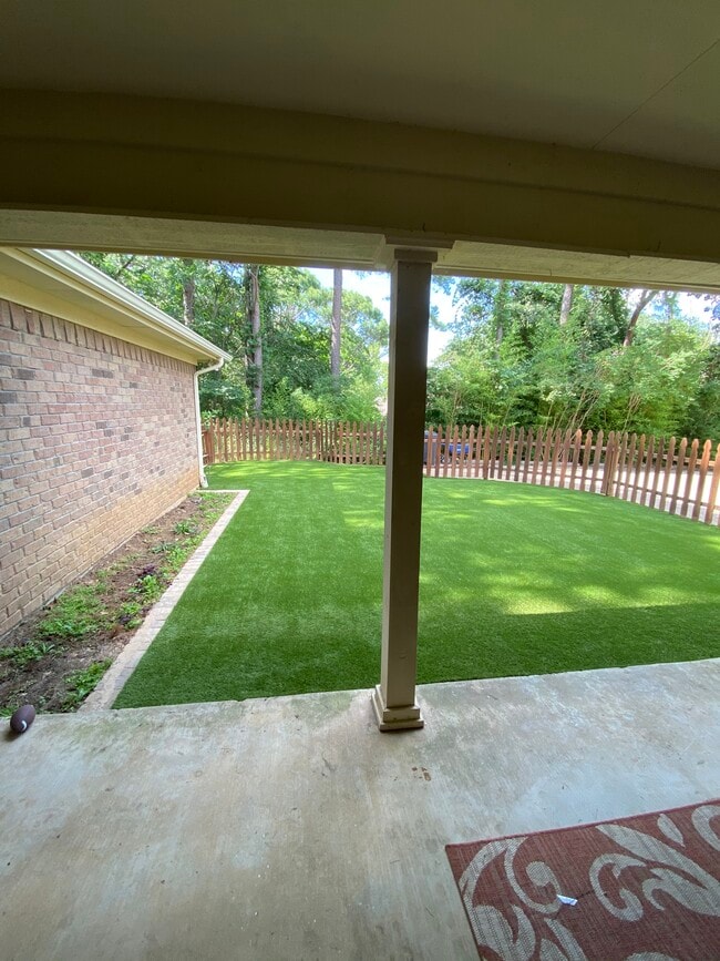 Building Photo - 2950 Crestline Dr