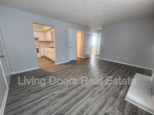 Building Photo - 660 S 20th St