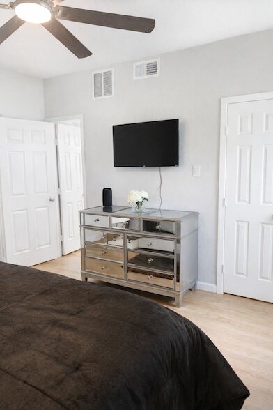 Building Photo - 5620 Live Oak St