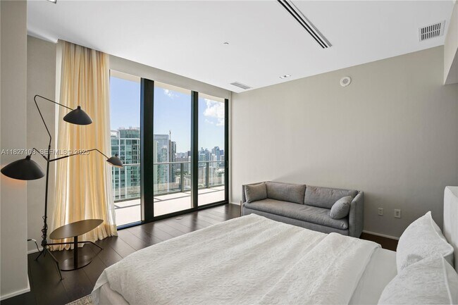 Building Photo - 650 NE 32nd St