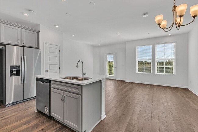 Building Photo - 5006 Dayflower Dr