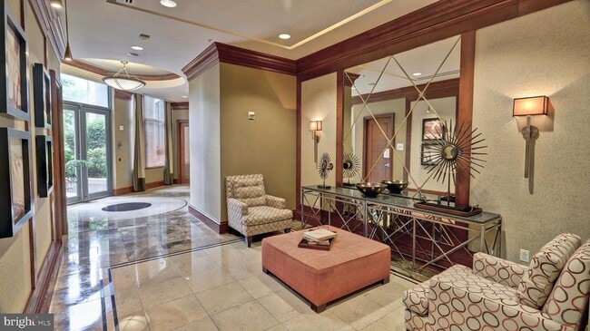 Building Photo - 8220 Crestwood Heights Dr