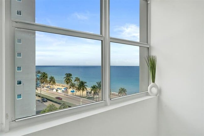 Building Photo - 209 N Fort Lauderdale Beach Blvd