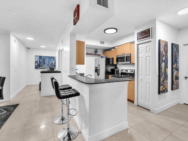 Building Photo - 2478 Centergate Dr