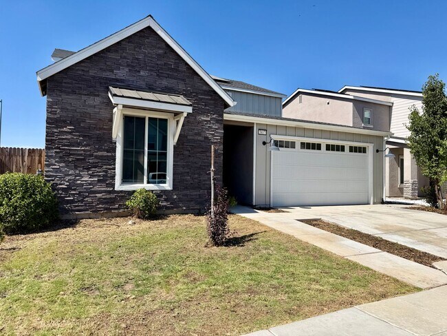 Building Photo - Spacious Next-Gen Lennar Home for Rent in the Clovis Unified School District
