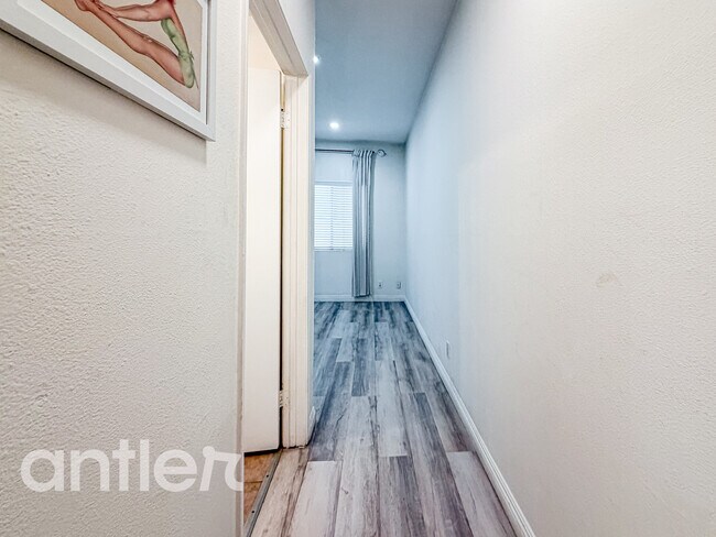 Building Photo - 11933 Goshen Ave