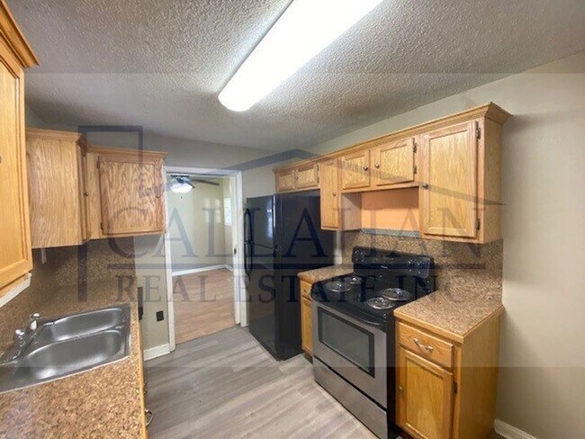 Building Photo - NLR Updated Home