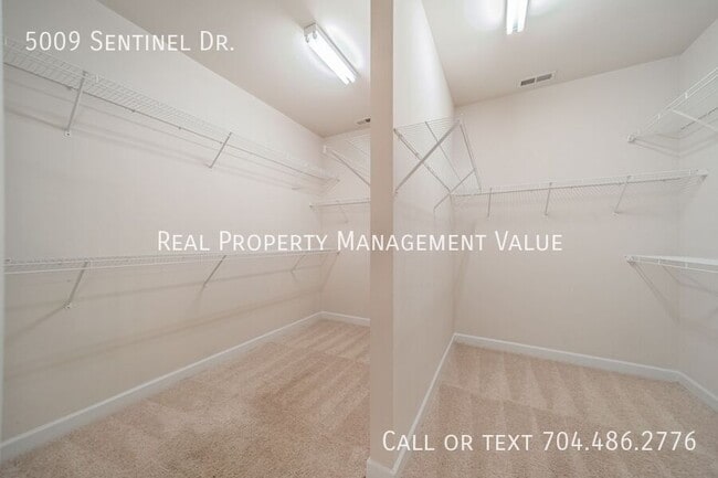 Building Photo - 5009 Sentinel Dr