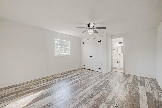 Building Photo - 4104 Scenic Dr